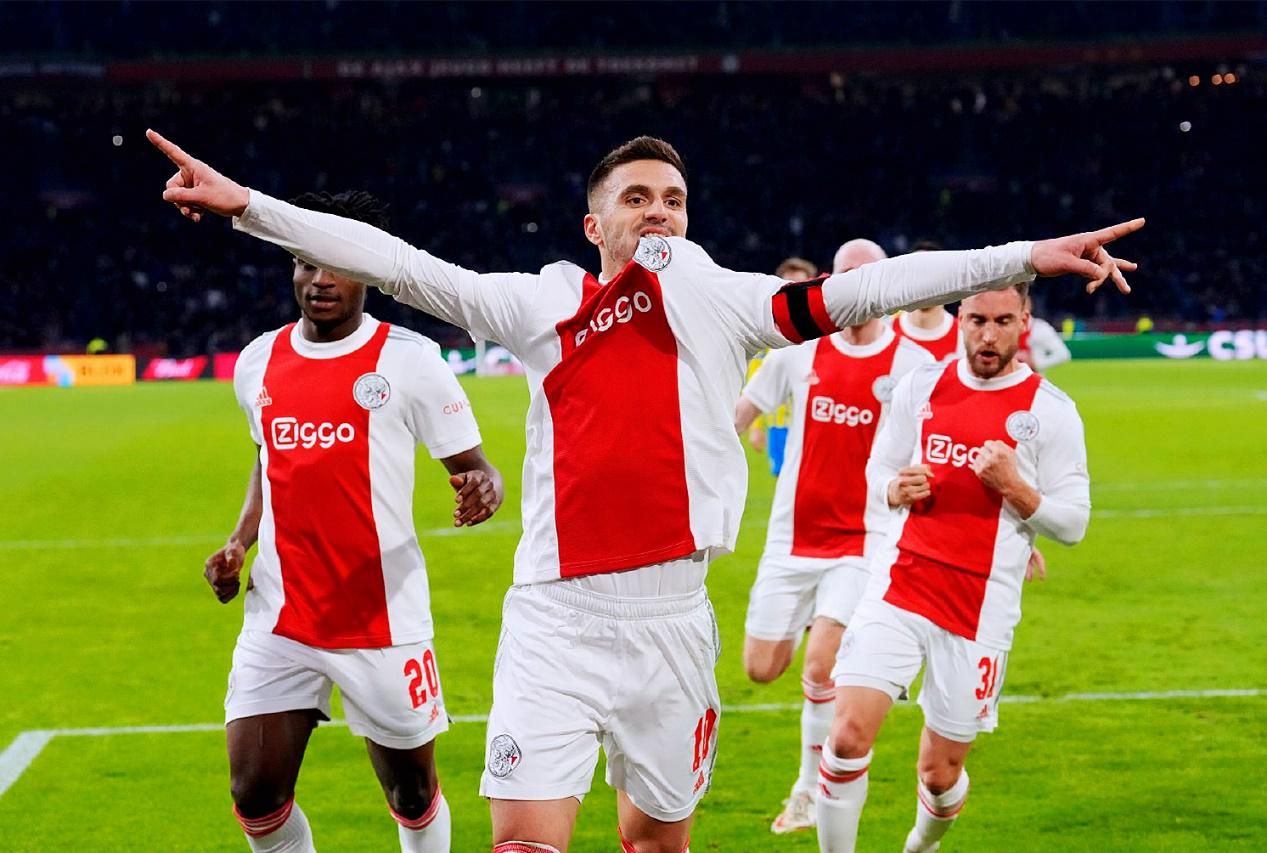 阿贾克斯欧冠悲歌：从传奇到泥潭的挣扎